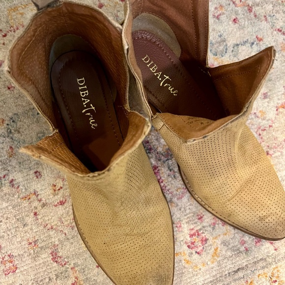 Diba True Western V Cut Bootie - Picture 3 of 6